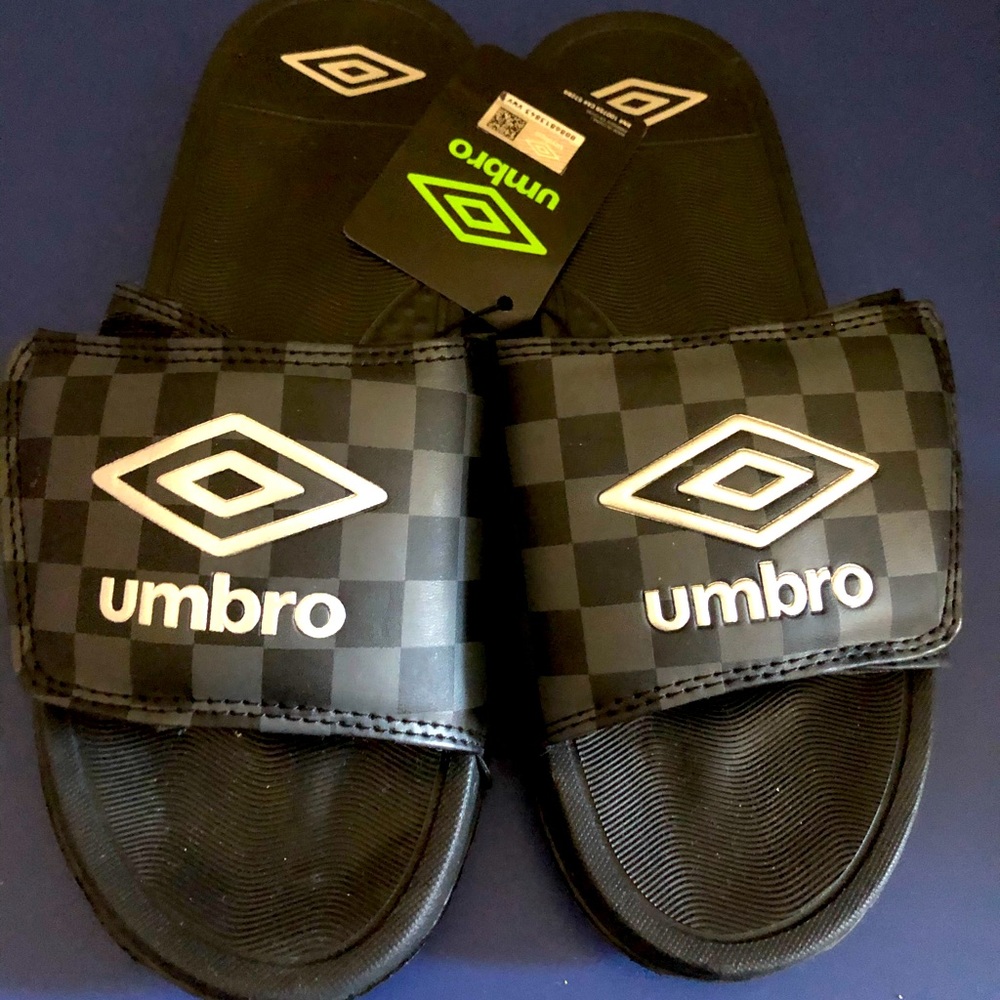 Boys slip on!